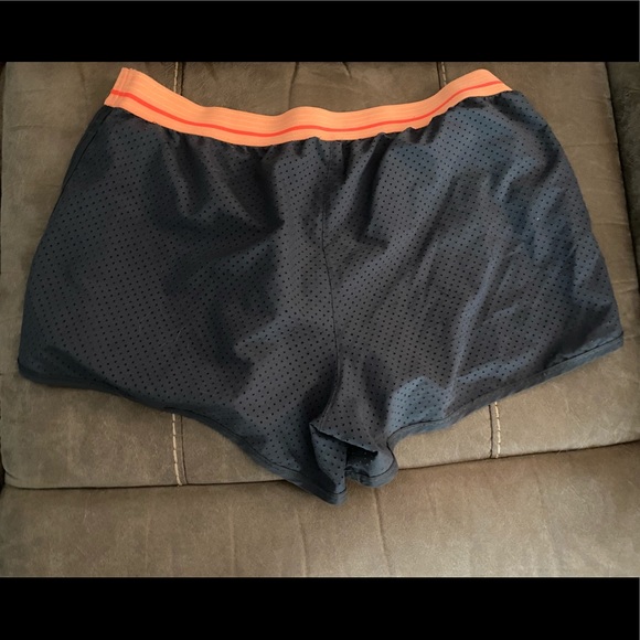 Under Armor Athletic Shorts - Picture 3 of 3